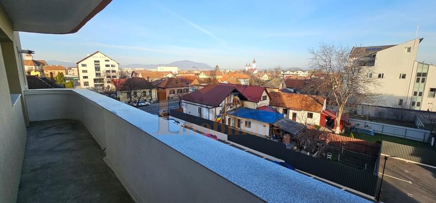 Apartament cu 2 camere semidecomandat, mobilat în Brașovul Vechi