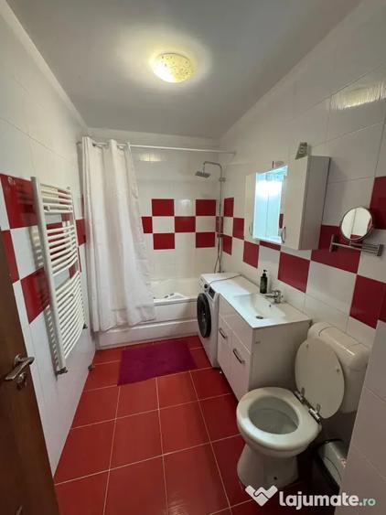 Apartament cu 3 camere decomandat în Sud