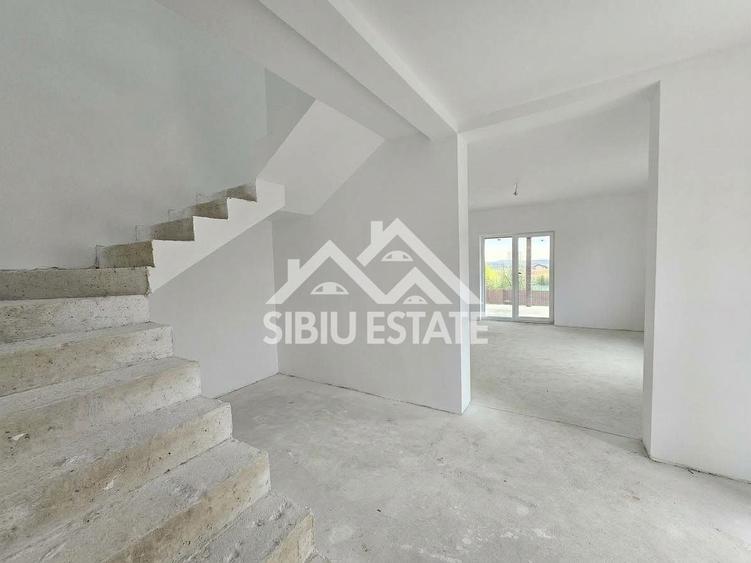 Duplex cu 4 camere cu Canalizare în Arhitecților - Calea Cisnădiei