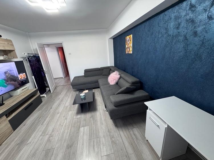 Apartament cu 2 camere decomandat, mobilat în Central