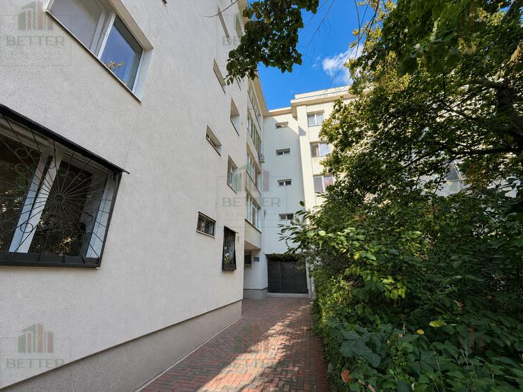 Apartament cu 3 camere semidecomandat în Titan