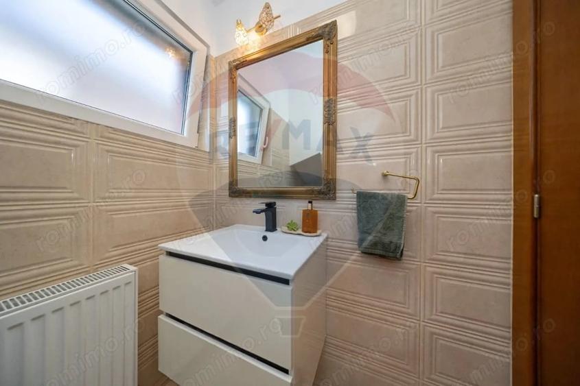 Apartament cu 3 camere semidecomandat în Tractorul