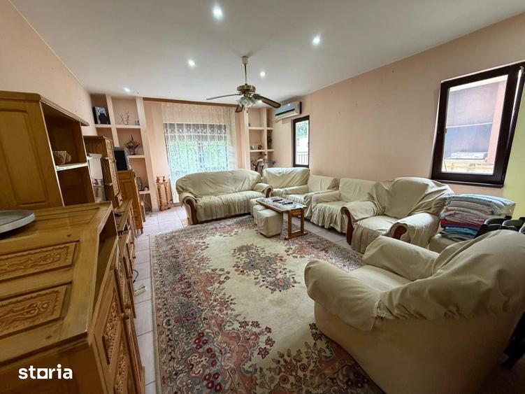 Casă cu 7 camere cu Teren 333 Mp în Tomis II