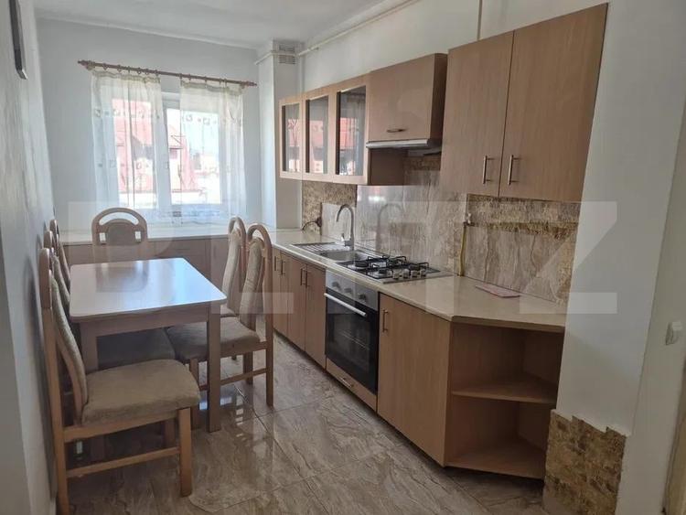 Apartament cu 2 camere decomandat, mobilat în Decebal
