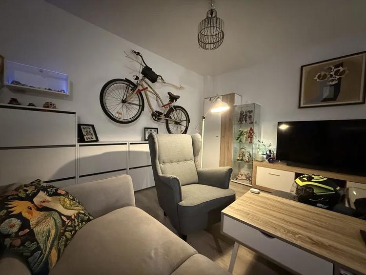 Apartament cu 2 camere semidecomandat, mobilat în Iris