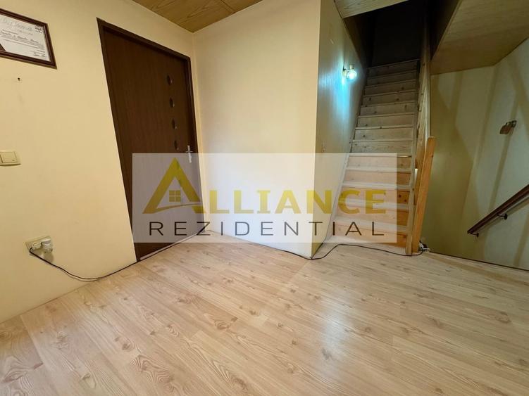 Casă individuală cu 6 camere cu Canalizare în Pădurișu