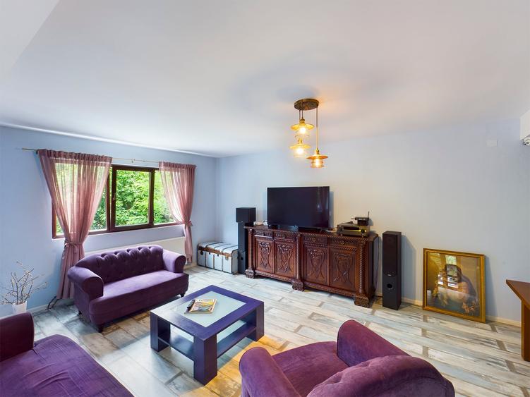 Casă individuală cu 12 camere cu Teren 3500 Mp în Exterior Vest