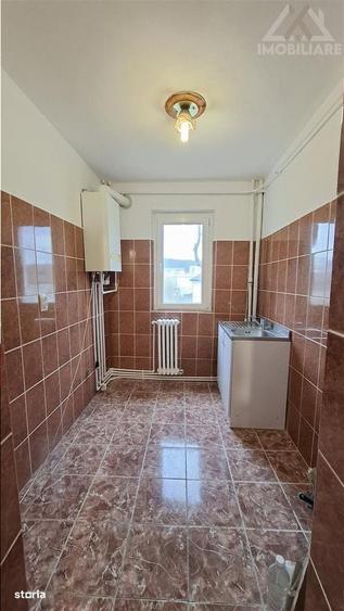 Apartament cu 3 camere semidecomandat în Alexandru cel Bun