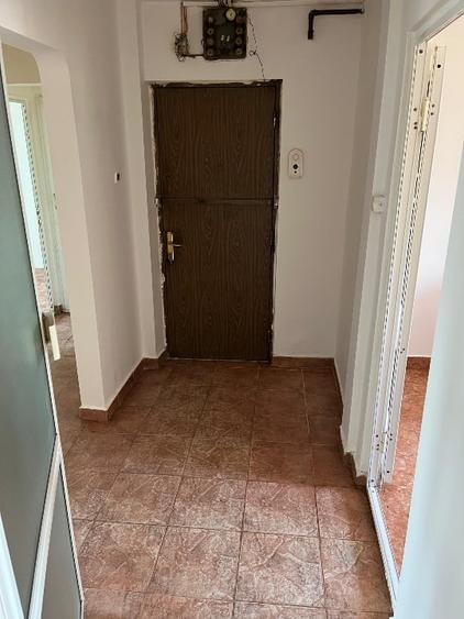 Apartament cu 4 camere decomandat în CET