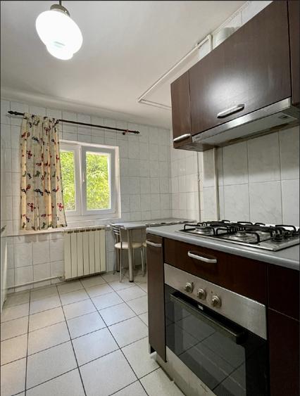 Apartament cu 3 camere decomandat, mobilat în Vitan Mall