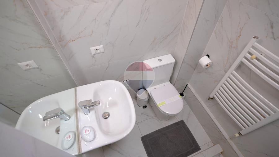 Casă individuală cu 12 camere cu Teren 212 Mp în Calea Călărașilor