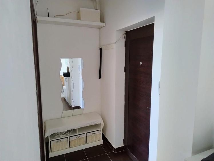 Garsonieră decomandată în Central