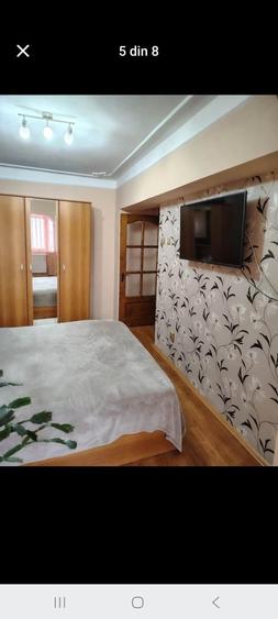 Apartament cu 3 camere decomandat în Est