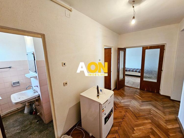 Apartament cu 3 camere decomandat în Cetate