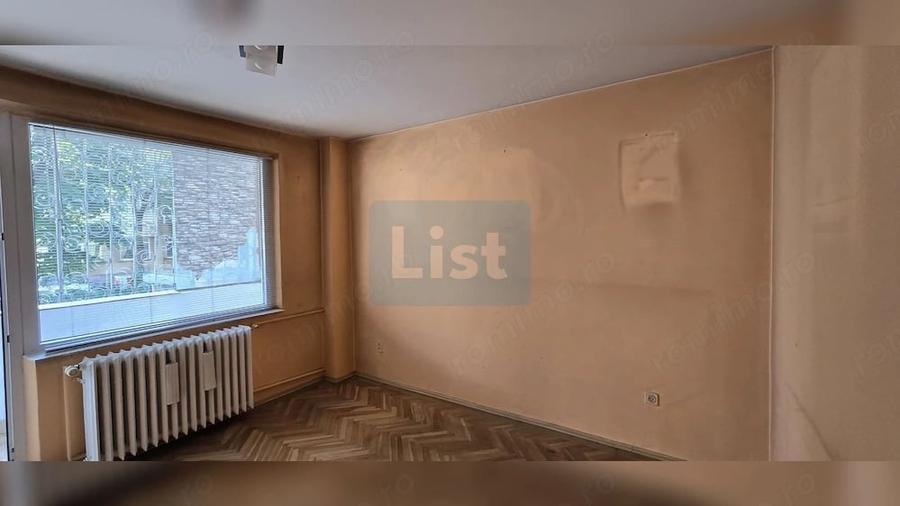 Apartament cu 4 camere decomandat în Punctele Cardinale