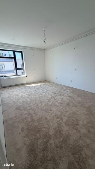Apartament cu 5 camere în Colentina