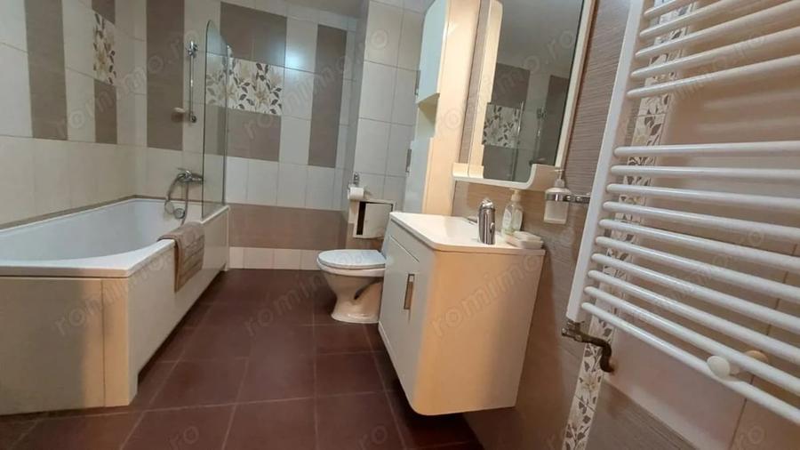 Apartament cu 4 camere decomandat în Ștrand