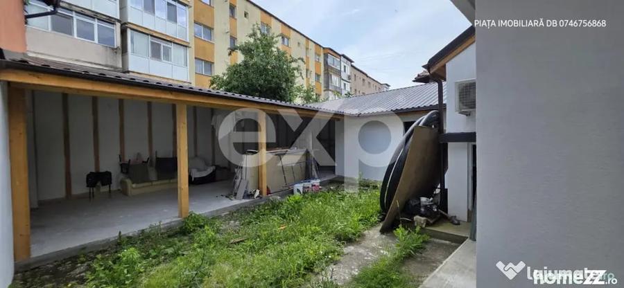 Casă cu 7 camere cu Teren 415 Mp în Central