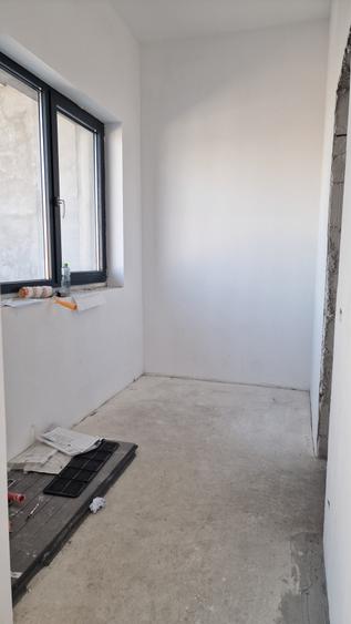 Apartament cu 4 camere decomandat în Mihai Bravu