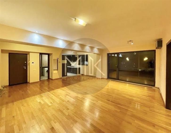 Apartament cu 3 camere decomandat, mobilat în Arcul de Triumf