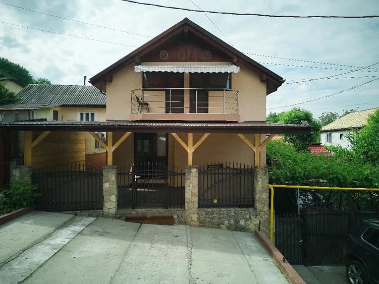 Casă cu 5 camere cu Teren 220 Mp în Galata