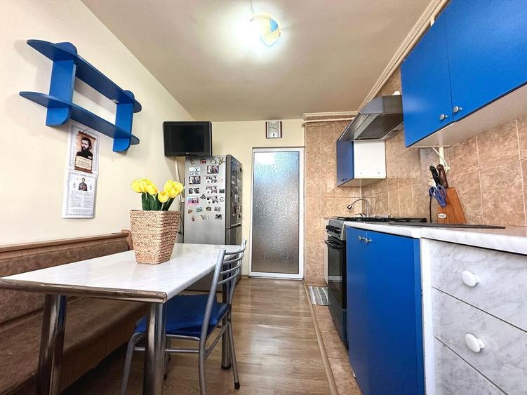 Apartament cu 3 camere decomandat, mobilat în Viziru 3