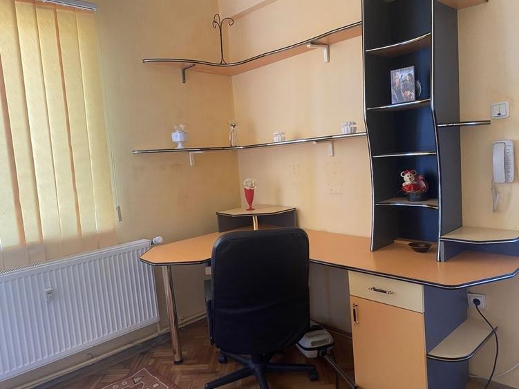 De inchiriat - Ap. 2 camere central, Piata 1 Decembrie, 25, semidec., et. 4/4, 2 balcoane, aproape de facultati, piata, parc. - 6