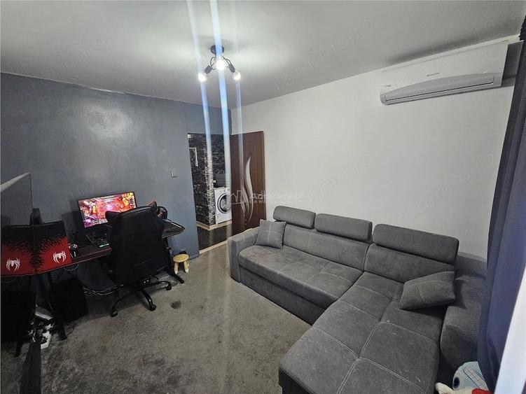 Apartament cu 3 camere decomandat în Cuptoare (Reșița)