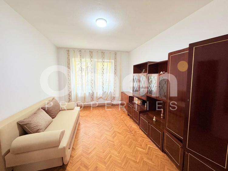 Apartament cu 3 camere decomandat în Săsar