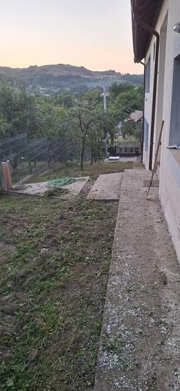 Casă cu 4 camere în Ștefănești