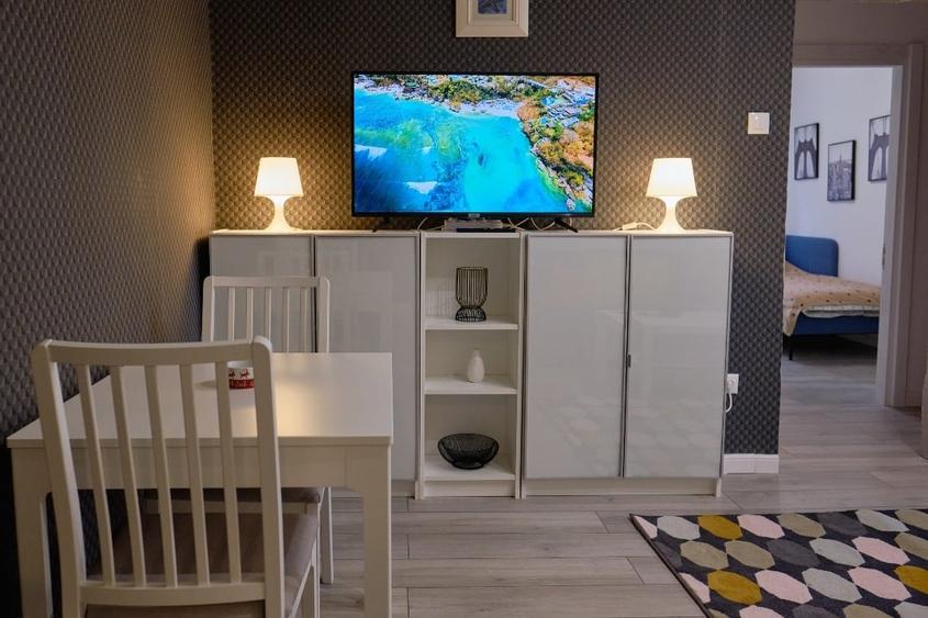Apartament cu 3 camere semidecomandat în Girocului