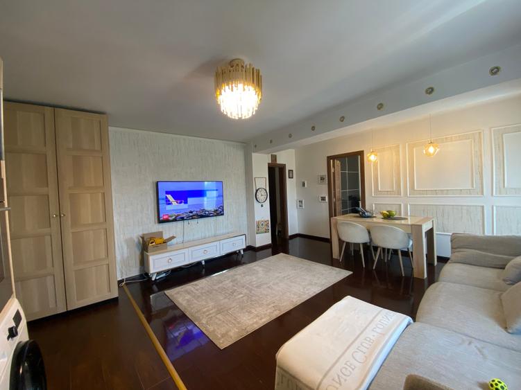 Apartament cu 3 camere semidecomandat, mobilat în Vitan Mall