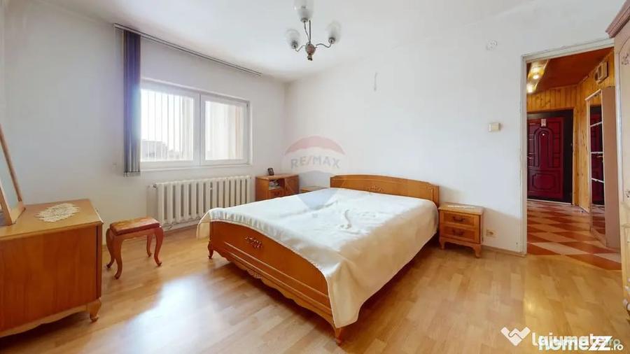 Apartament cu 3 camere decomandat în Central