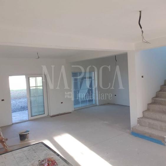 Casă individuală cu 4 camere cu Canalizare în Exterior Est