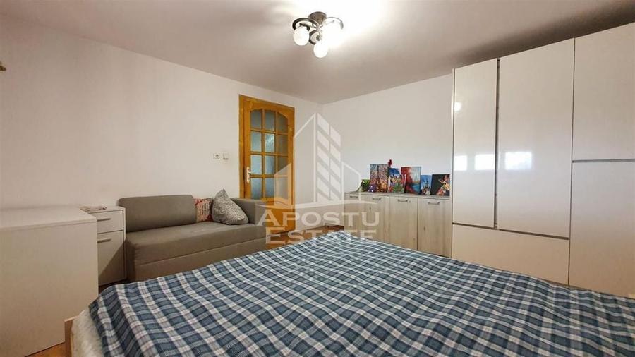 Apartament cu 4 camere semidecomandat, mobilat în Buziașului