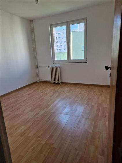 Apartament cu 3 camere decomandat în Dristor