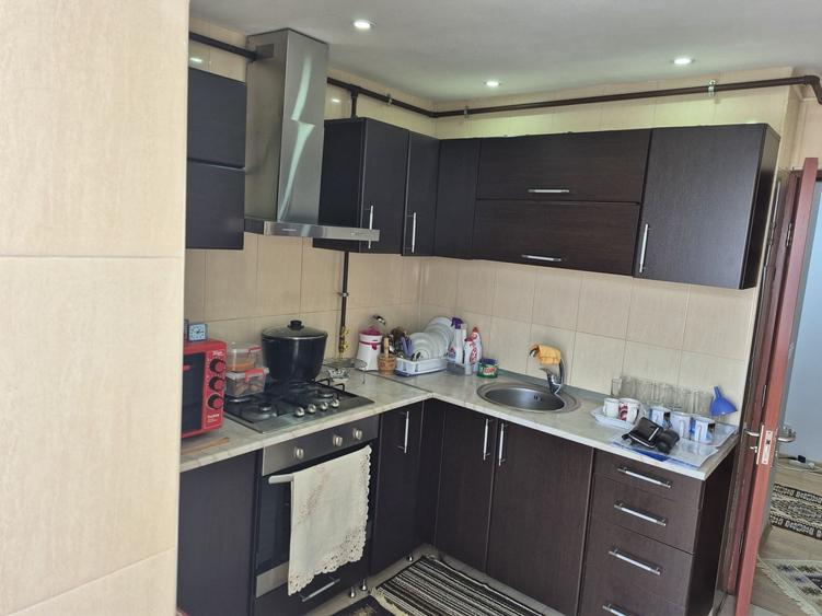 Apartament cu 3 camere decomandat în Exterior Vest