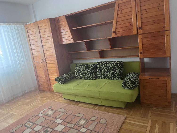 Garsonieră decomandată în Central