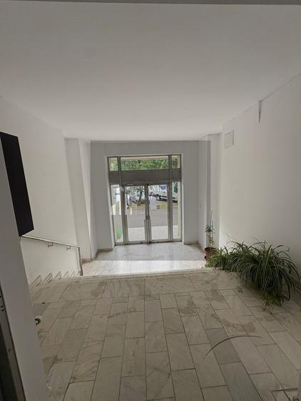 Apartament cu 4 camere semidecomandat în Unirii
