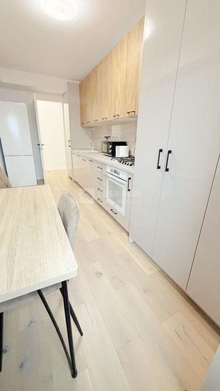 Apartament cu 3 camere decomandat, mobilat în Central