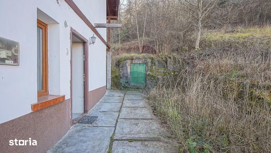 Casă cu 6 camere cu Teren 1000 Mp în Schei