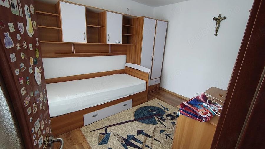 Apartament cu 3 camere semidecomandat în Central
