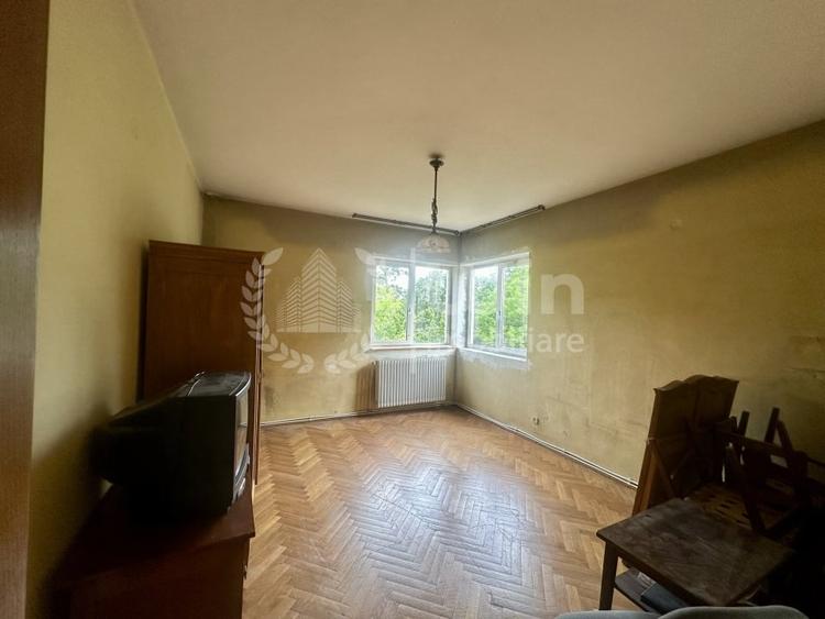 Apartament cu 4 camere decomandat în Central