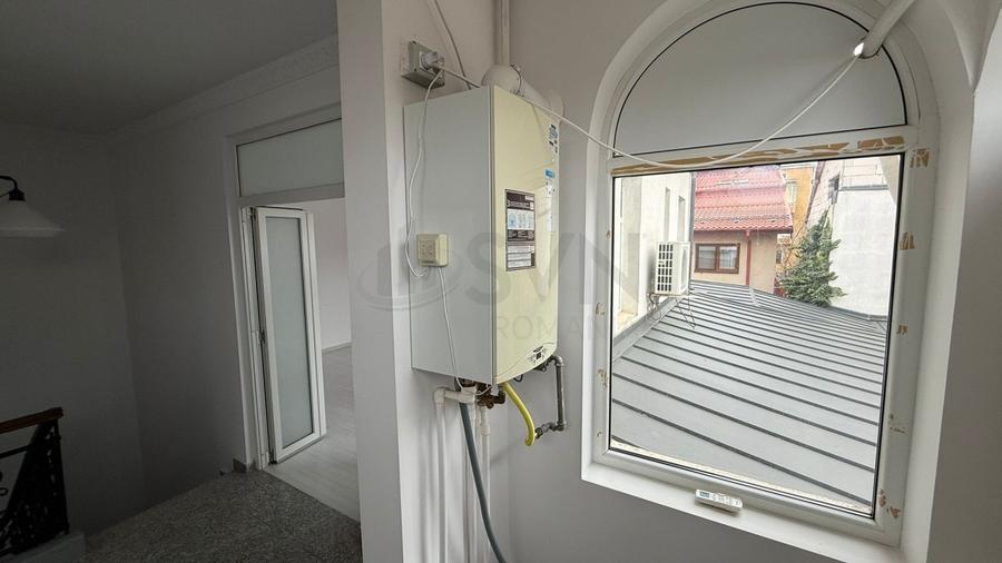 Casă individuală cu 9 camere cu Canalizare în Eminescu