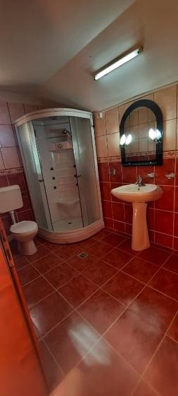 Casă individuală cu 12 camere cu Teren 730 Mp în Pietroasa