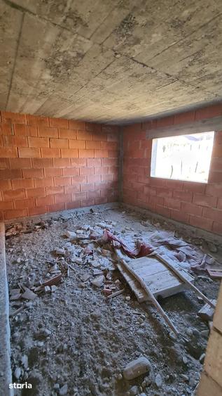 Casă cu Teren 795 Mp în Corbeni