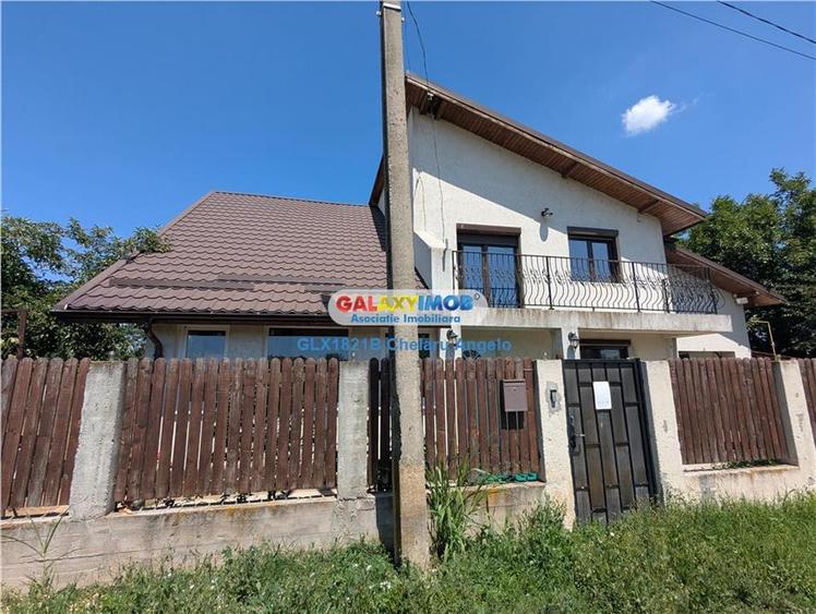 Casă cu 5 camere cu Garaj în Copăceni