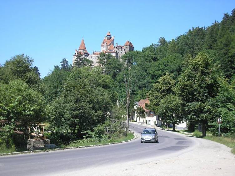 Teren intravilan de 3700 mp, în Moieciu de Jos