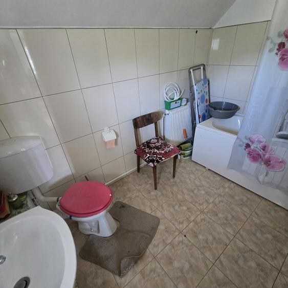 Casă individuală cu 4 camere cu Canalizare în Central