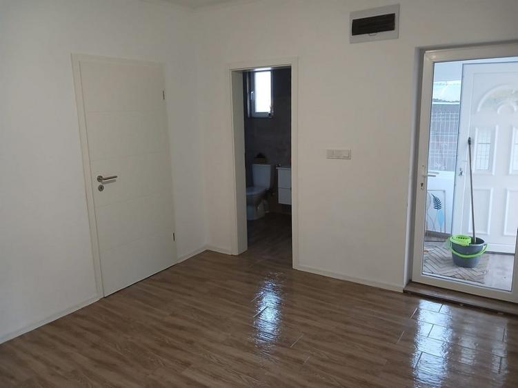 Duplex cu 4 camere cu Teren 235 Mp în Plopi